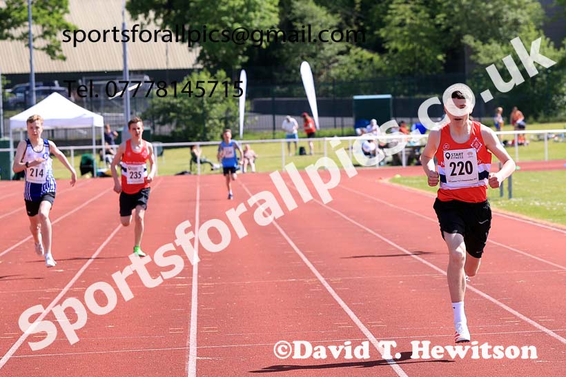 Boys Under-15s 300 metres, 2024 North Eastern Track and Field Champs., Middlesbrough.  Photo: David T. Hewitson/Sports for All Pics
